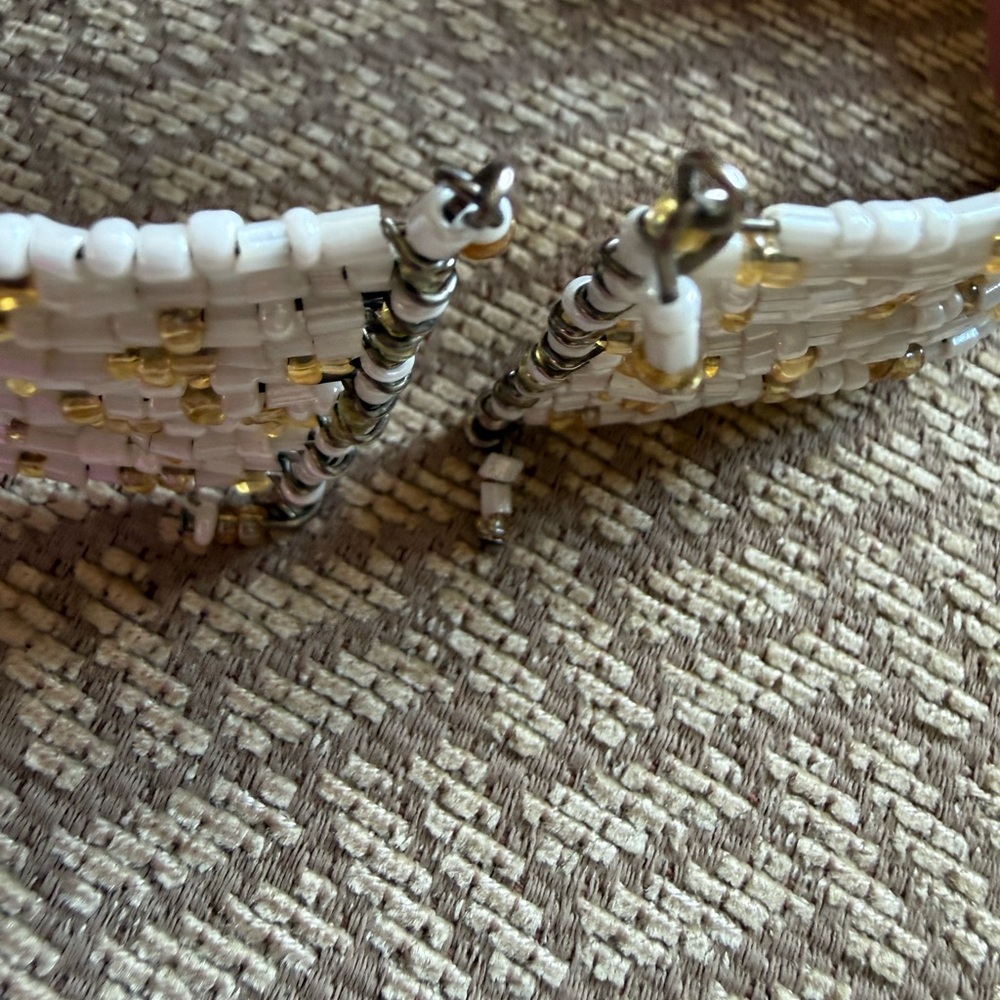 White and Gold Beaded Choker Nechlace - Picture 2 of 2